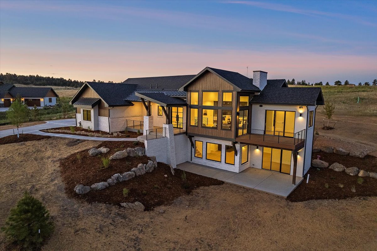CUSTOM WALK-OUT RANCH STYLE HOME